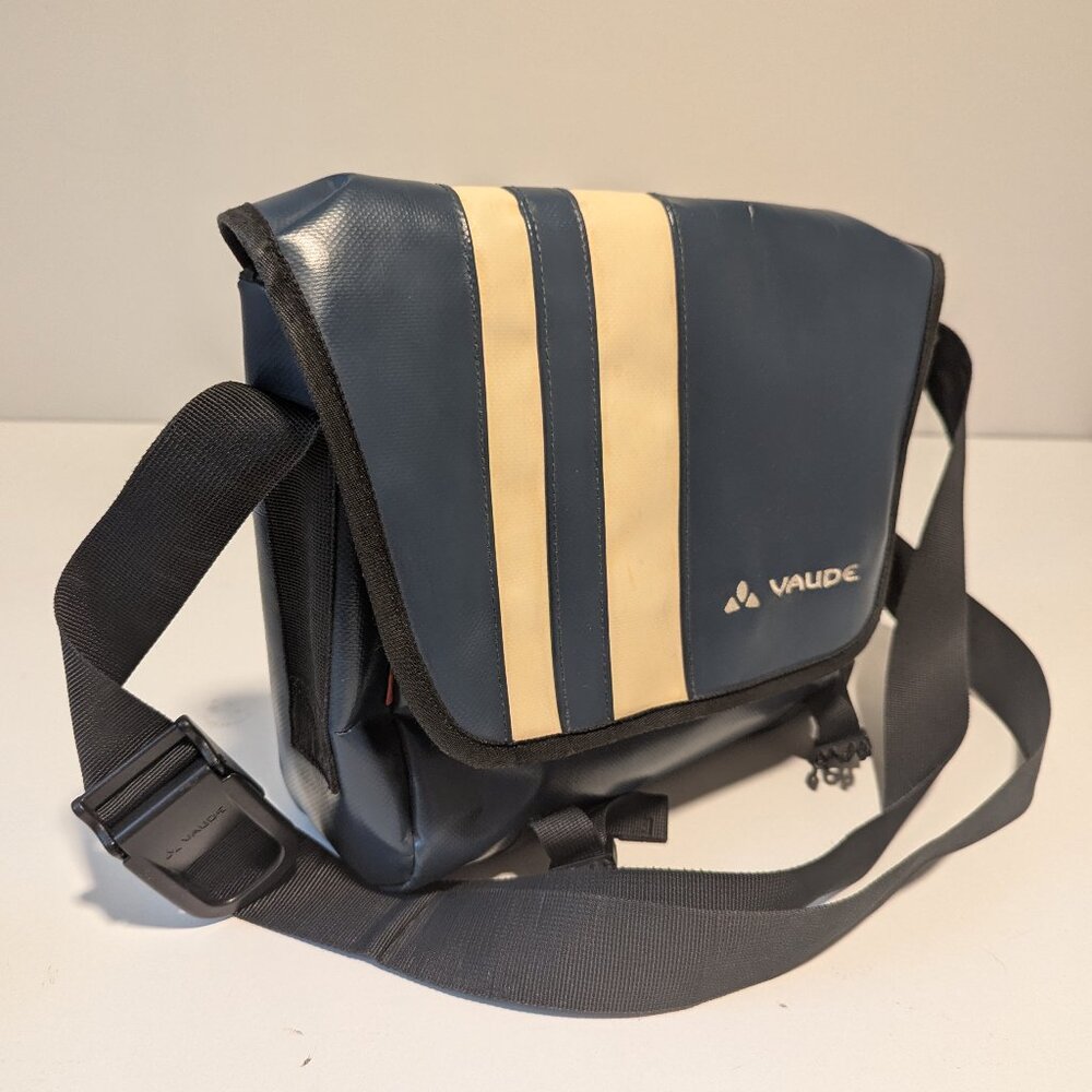 SOLD - Vaude cross-body bag retro